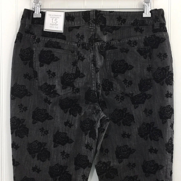 Chico's Denim Velvet Floral Ultimate Fit Jeans Women’s 1.5 8 Goth Whimsigoth - Picture 4 of 13